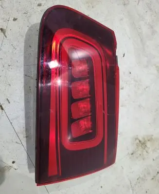 Tailgate rear/tail lights
