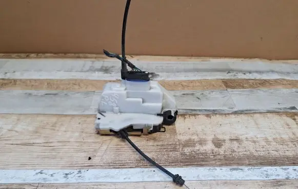 Citroen C3 Pluriel Front door lock