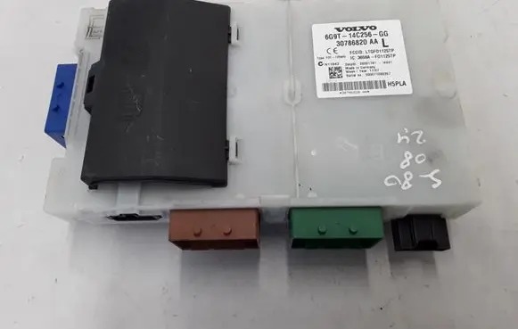 Volvo S80 Fuse module 30786820AA