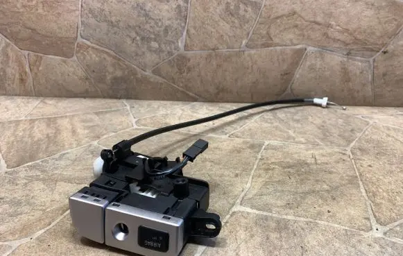 Passenger airbag on/off switch