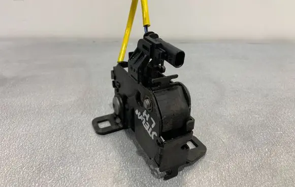 Alfa Romeo Stelvio Engine bonnet/hood lock/catch 50547305