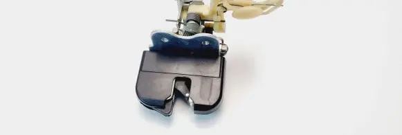 Mercedes-Benz C W203 Seat back rest lock catch A2039200472