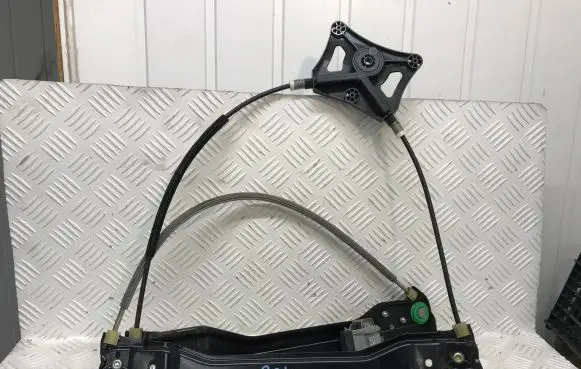 Mercedes-Benz C W204 Front door electric window regulator 