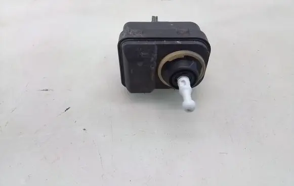Nissan Note (E11) Headlight level adjustment motor 89038944