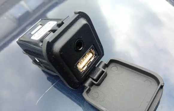 Mazda CX-5 AUX in-socket connector KD45669U0