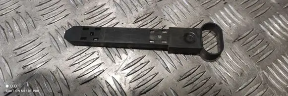 Headlight/headlamp mounting bracket