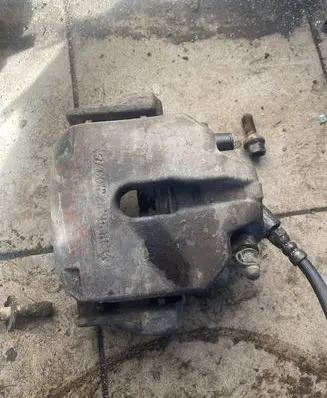 BMW 5 E39 Front brake caliper