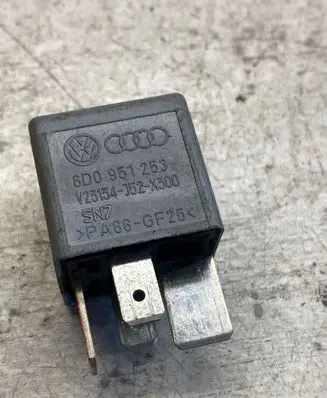 Audi A4 S4 B5 8D Other relay 8d0951253
