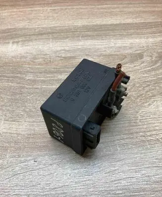 Peugeot 406 Glow plug pre-heat relay 0281003005 Used