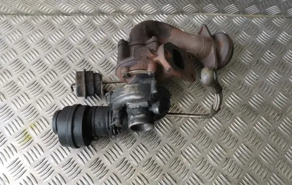 Volkswagen Transporter - Caravelle T4 Turbo 074145701A 701145754