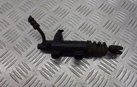 Hyundai Sonata Clutch slave cylinder 