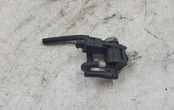 Audi A4 S4 B8 8K Vacuum valve 