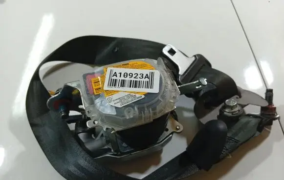 Hyundai i30 Front seatbelt 888202L700WK