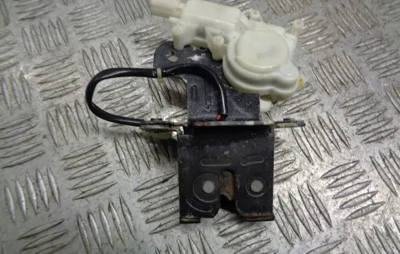 Mazda 3 I Tailgate exterior lock 