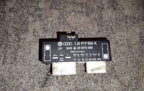Audi TT Mk1 Coolant fan relay 1J0919506K 898972000