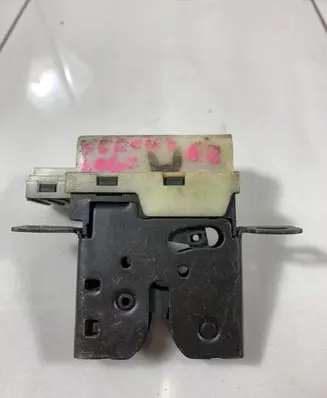 Renault Laguna II Tailgate/trunk/boot lock/catch/latch 8200000894