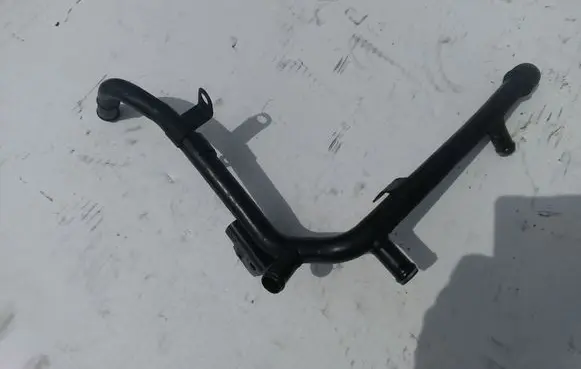 Volkswagen Golf V Engine coolant pipe/hose 038121065