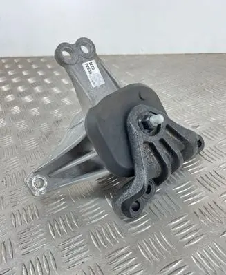 Hyundai Santa Fe Engine mount bracket 21815L1200