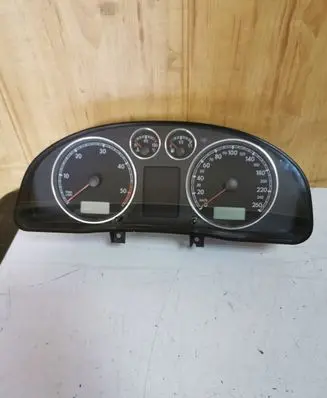 Volkswagen PASSAT B5.5 Speedometer (instrument cluster) 88311