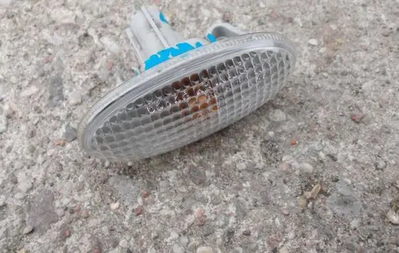 Mazda 2 Front fender indicator light