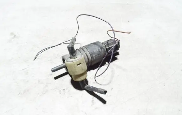 Audi A6 S6 C5 4B Windscreen/windshield washer pump