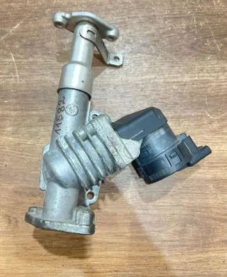 BMW 1 E81 E87 EGR valve 7563241 277010035