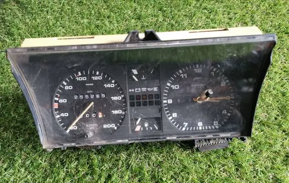 Volkswagen Golf II Speedometer (instrument cluster)