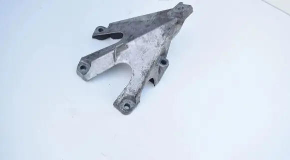 Audi A4 S4 B6 8E 8H Engine mounting bracket 8E0199307F