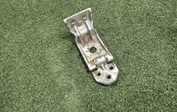 Renault Master III Rear door lower hinge 844000013R