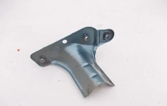 Skoda Fabia Mk2 (5J) Fender mounting bracket 5J0821141