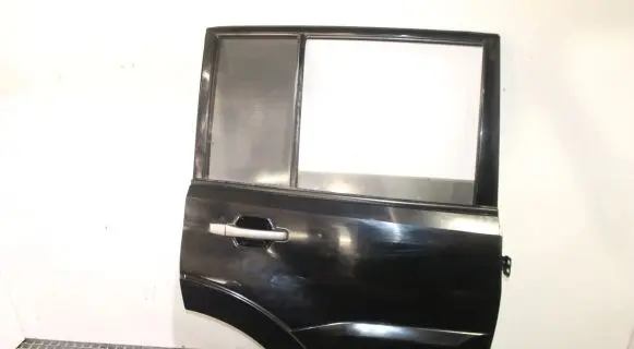 Mitsubishi Pajero Rear door