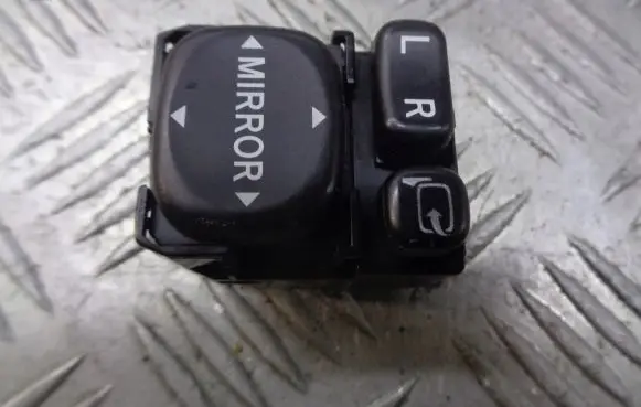 Toyota Avensis T250 Wing mirror switch