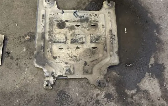 Ford Ranger IV Engine splash shield/under tray