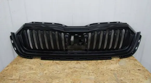 Skoda Octavia Mk4 Front bumper upper radiator grill 5E3