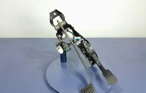 Ford Mondeo MK IV Accelerator throttle pedal 7G9N-2D094-NB