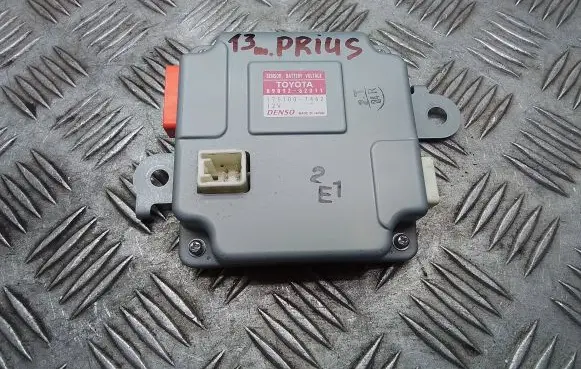 Toyota Prius (XW30) Battery control module 8989252011 1751007462