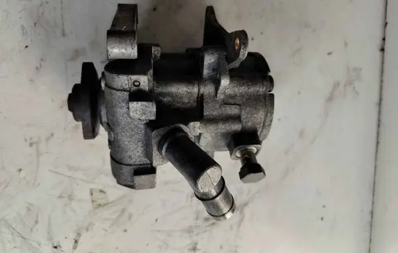 Mercedes-Benz E W210 Power steering pump 0024661901