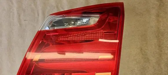 Tailgate rear/tail lights