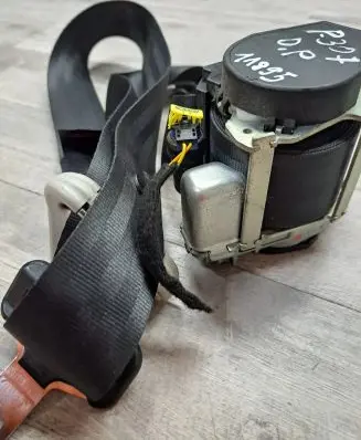 Peugeot 207 Front seatbelt