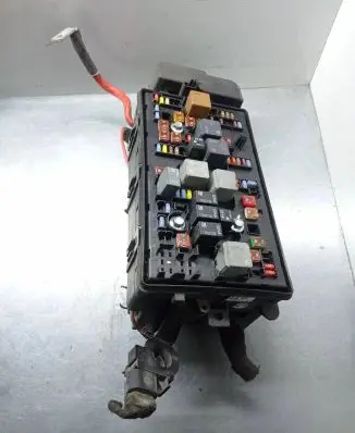 Opel Insignia A Fuse module 13275881