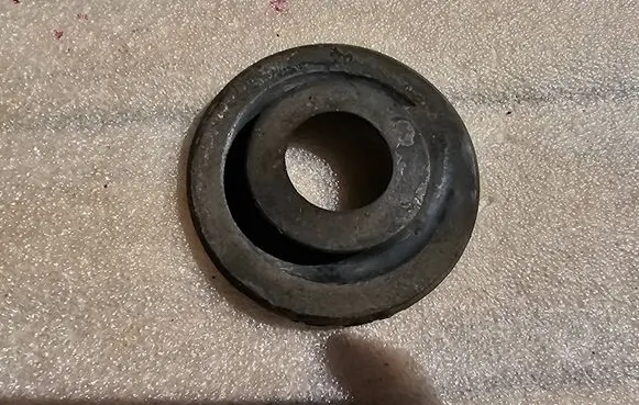 Volkswagen PASSAT B6 Front coil spring rubber mount 1K0512149B