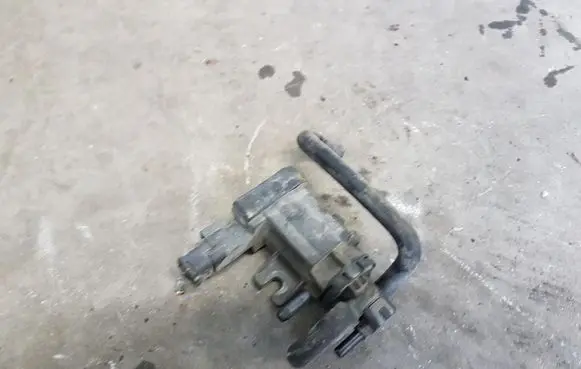 Ford Fiesta Vacuum valve 