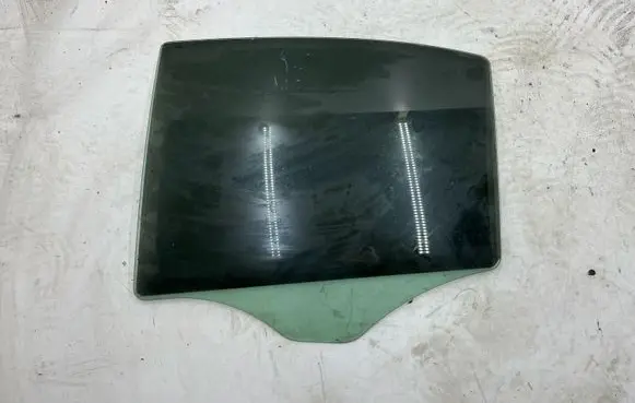 Mercedes-Benz E W211 Front door window glass four-door 43R001025