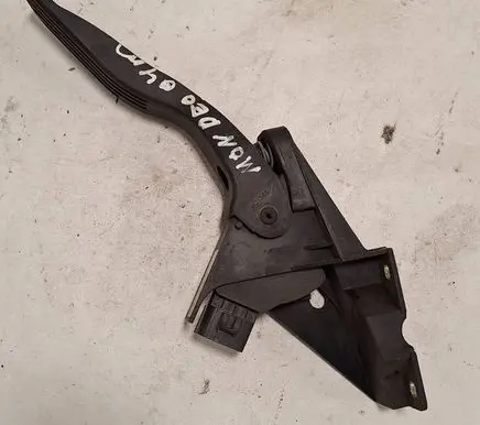 Ford Mondeo Mk III Accelerator throttle pedal 2S719F836CA 418800000158