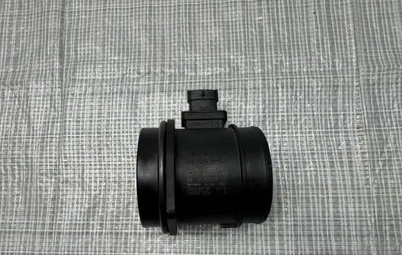 Jaguar F-Pace Mass air flow meter G4D312B579AA