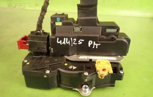 Chevrolet Captiva Rear door lock