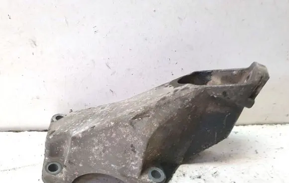 Audi A4 S4 B6 8E 8H Engine mounting bracket 8E0199307A