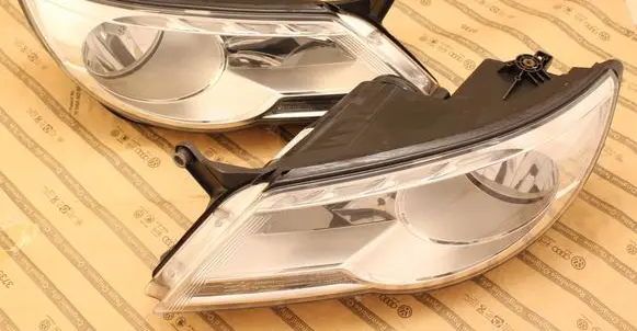 Volkswagen Tiguan Headlights/headlamps set 5N1941032AB 5N1941031R
