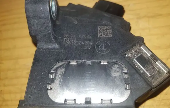 Toyota Avensis T270 Accelerator throttle pedal 7811002022 02832224204