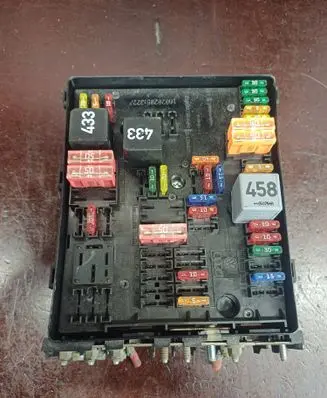 Volkswagen Touran I Fuse box set 0509394698e 1K0937808 11T000033